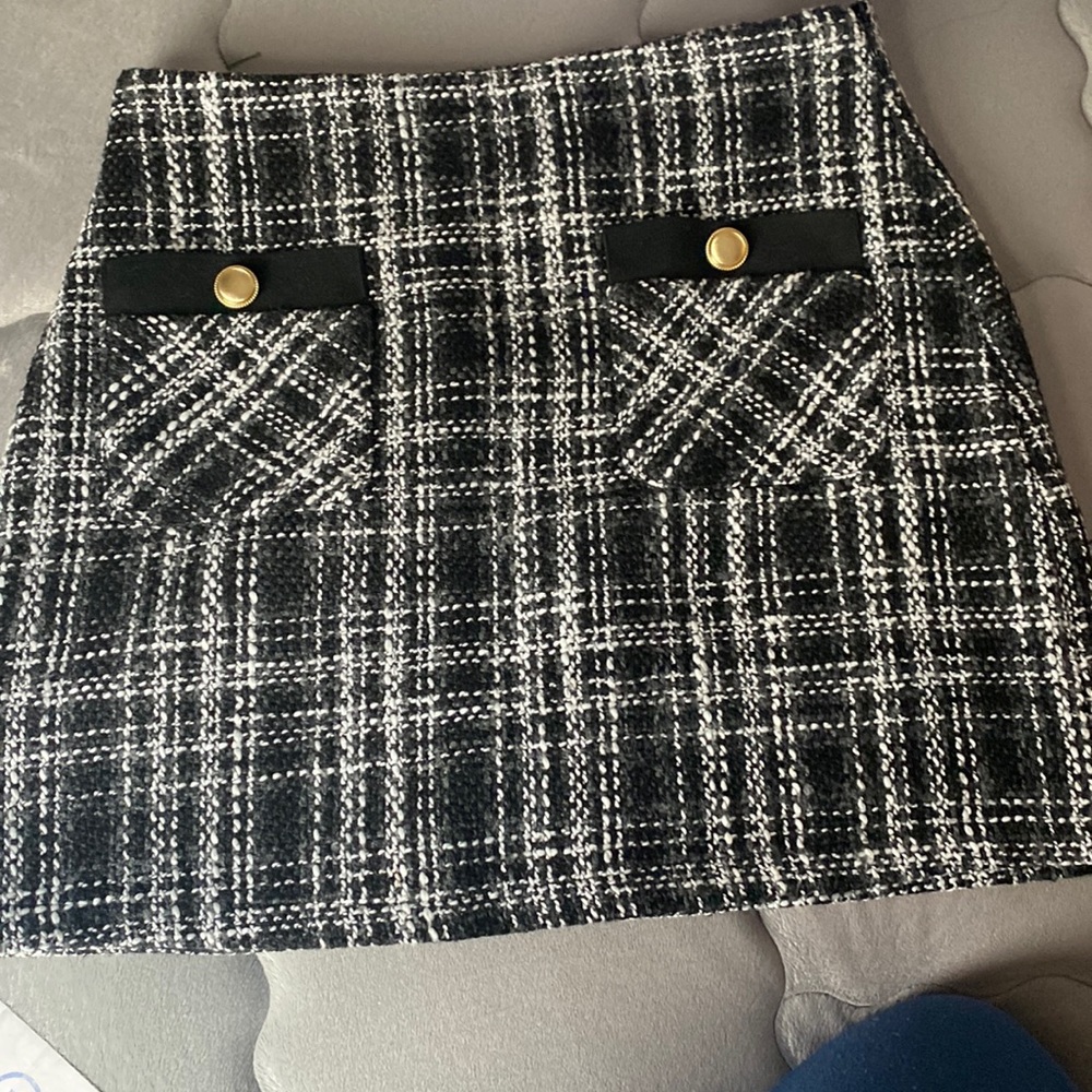 Mini skirt, Brand is forever 21 black and white, size US M.